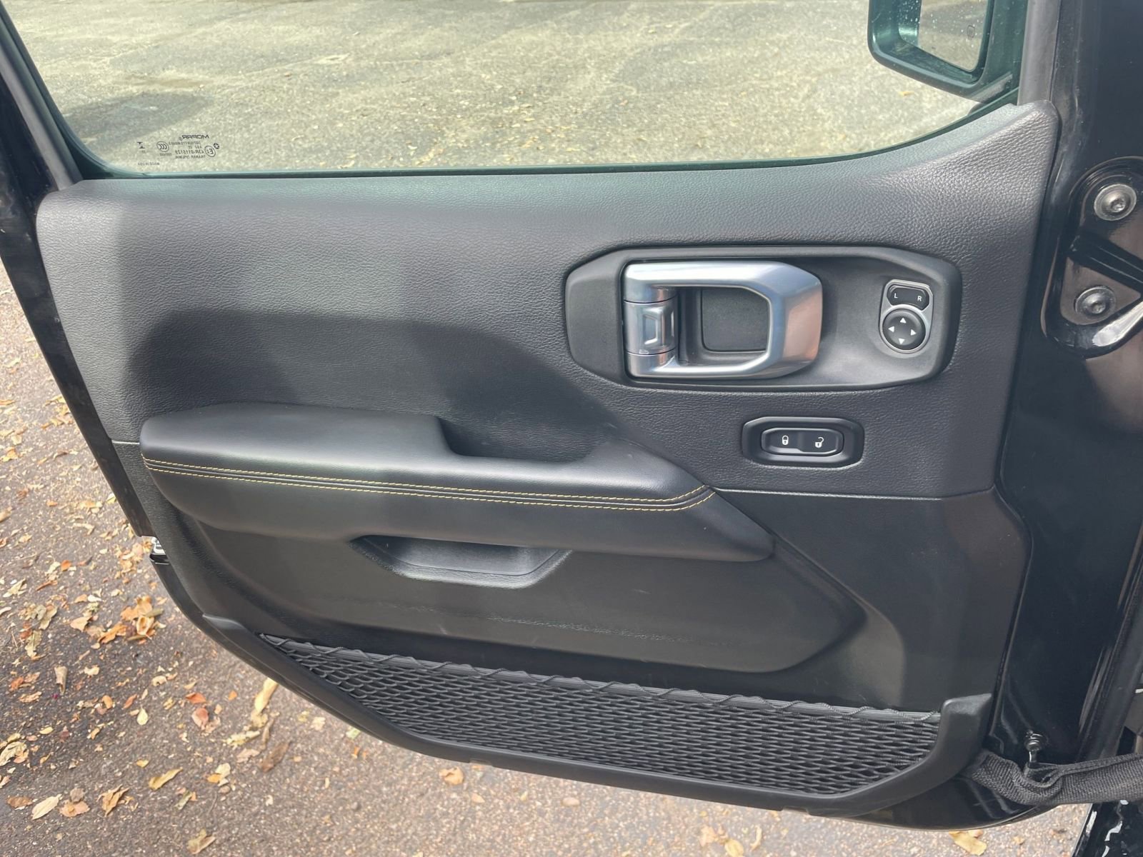 Used 2025 Jeep Wrangler Sahara image 20