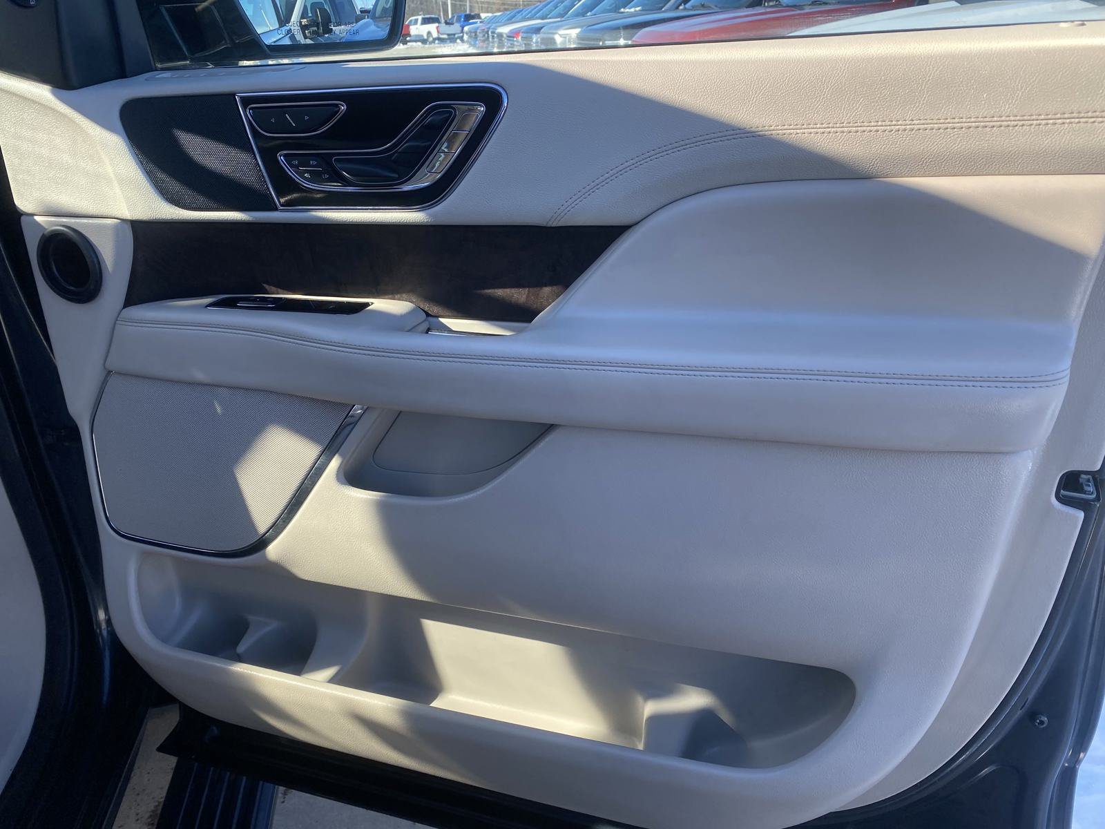 Used 2021 Lincoln Navigator L Reserve AWD/4WD image 13