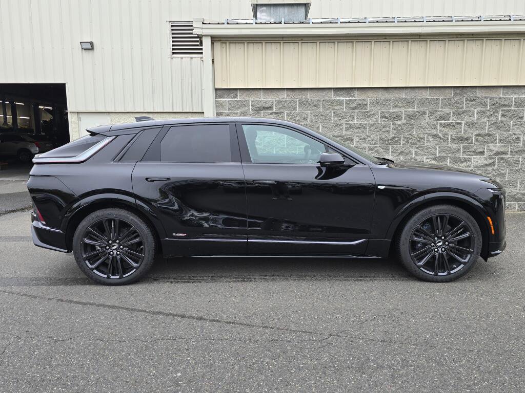 New 2026 Cadillac Lyriq V image 9