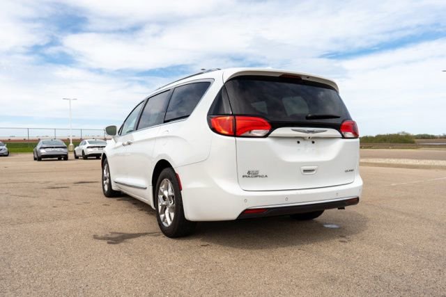 Used 2018 Chrysler Pacifica Limited FWD image 5