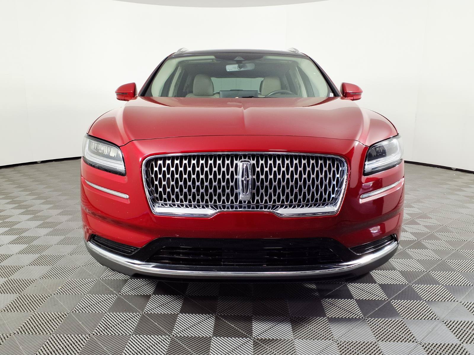 Used 2021 Lincoln Nautilus Reserve AWD/4WD image 2