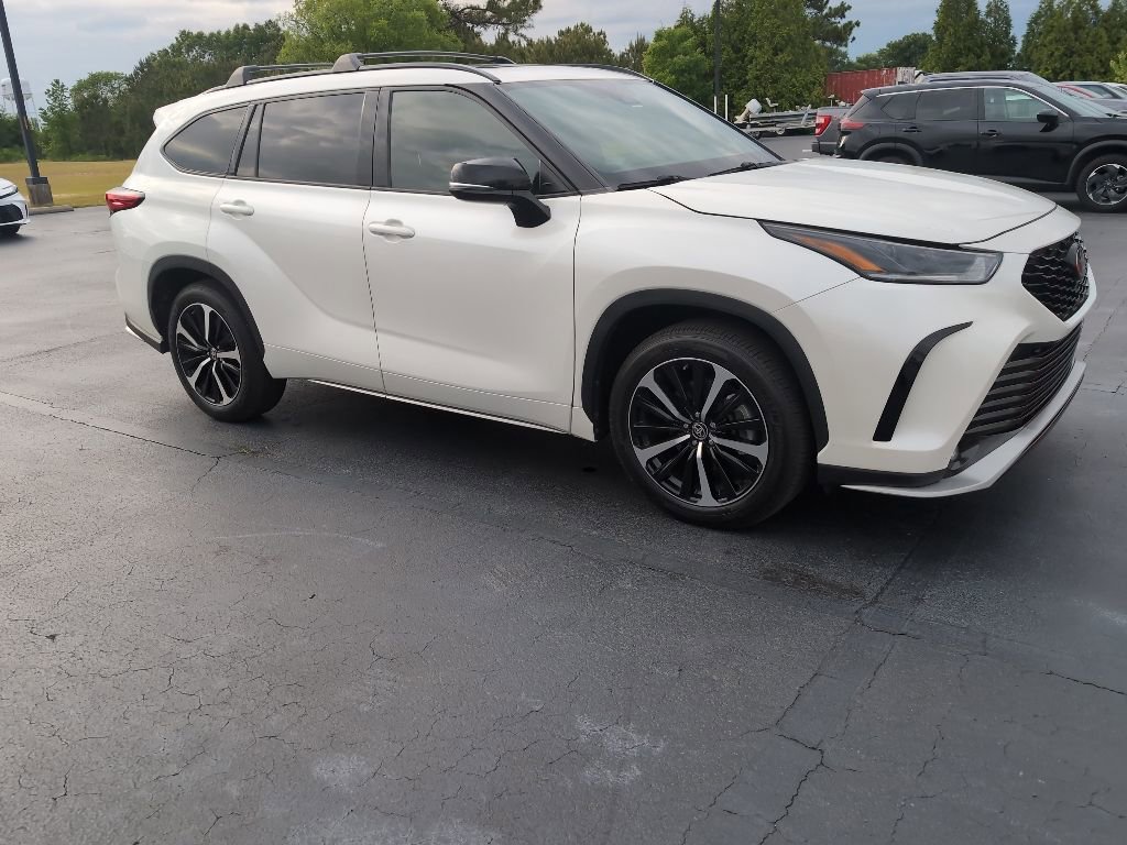 Used 2021 Toyota Highlander XSE FWD image 7
