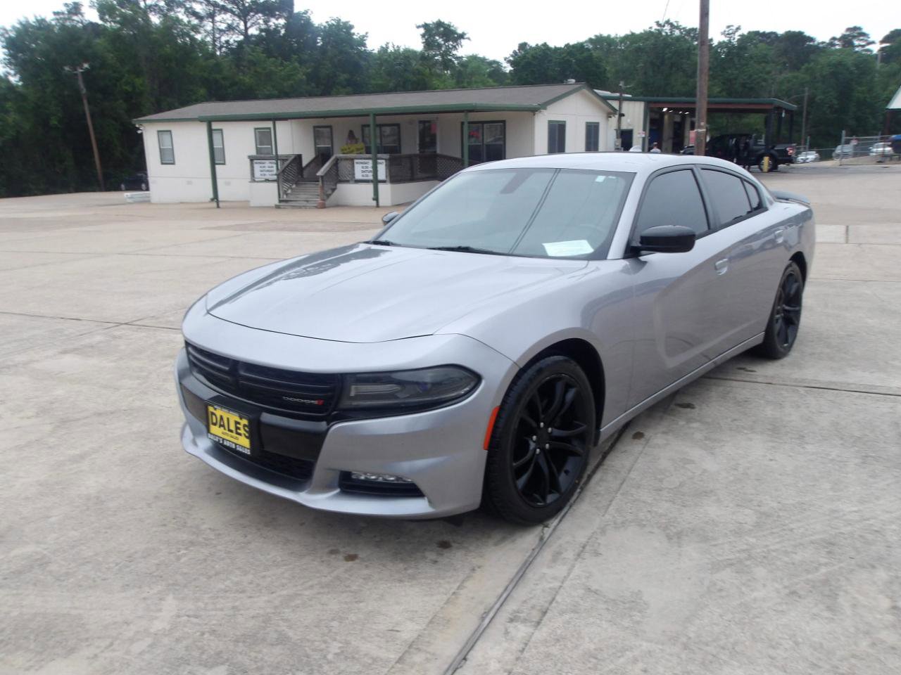 Used 2016 Dodge Charger SXT w/ Blacktop Package RWD image 2