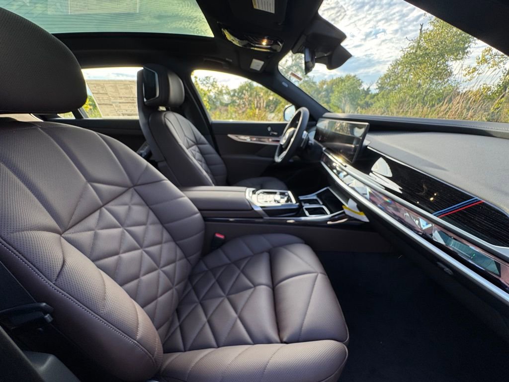 Used 2026 BMW 740i xDrive w/ Premium Package image 25