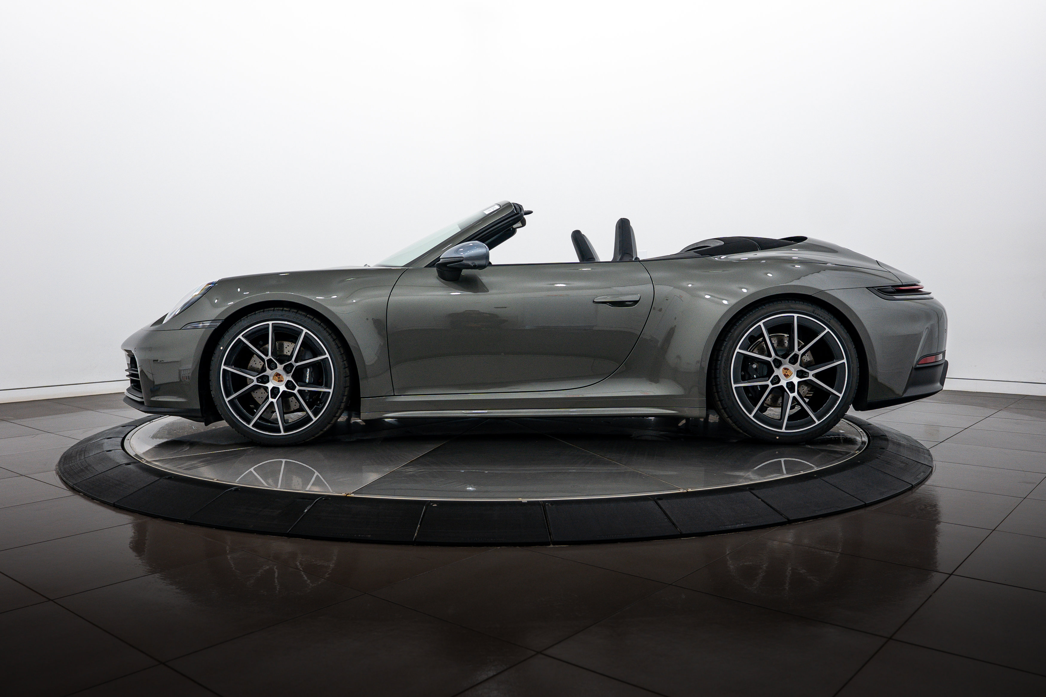 New 2026 Porsche 911 Carrera T image 2