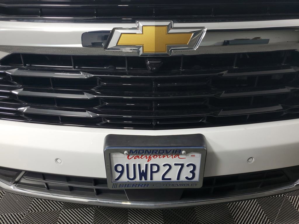 Used 2025 Chevrolet Suburban LS image 10