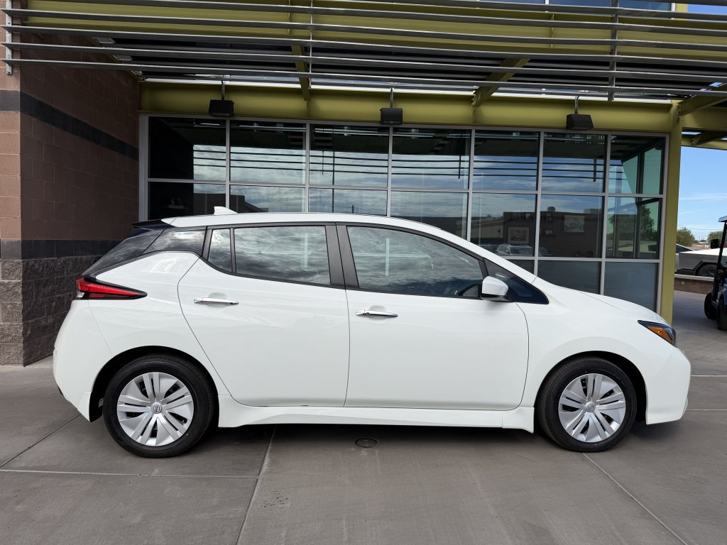 Used 2025 Nissan Leaf S FWD image 9