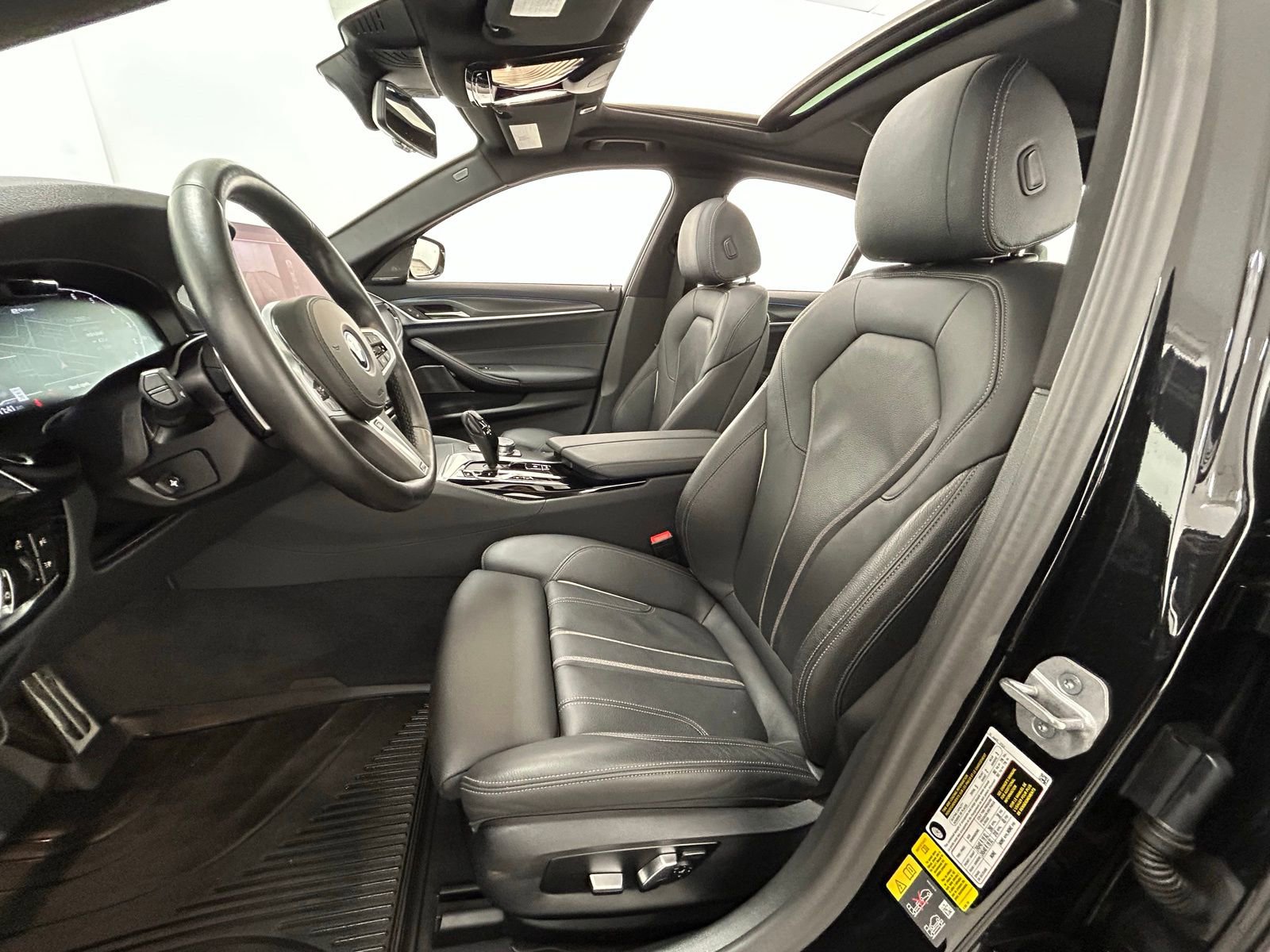 Used 2023 BMW 530e xDrive w/ Premium Package image 29