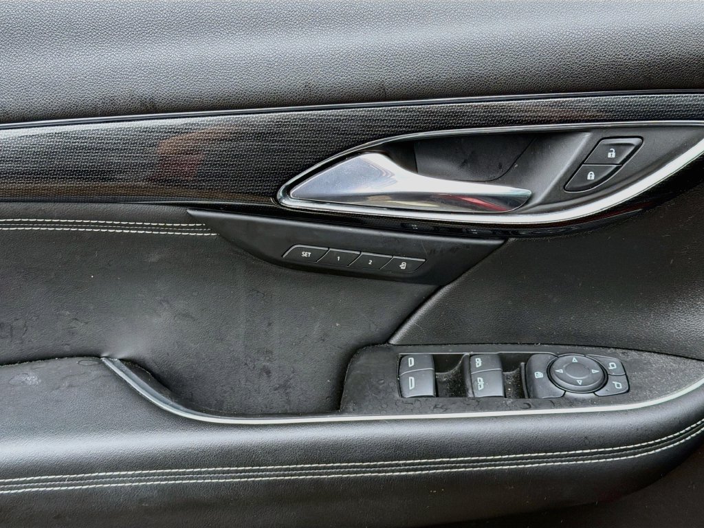 Used 2023 Buick Envision Essence w/ Sport Touring Package FWD image 19