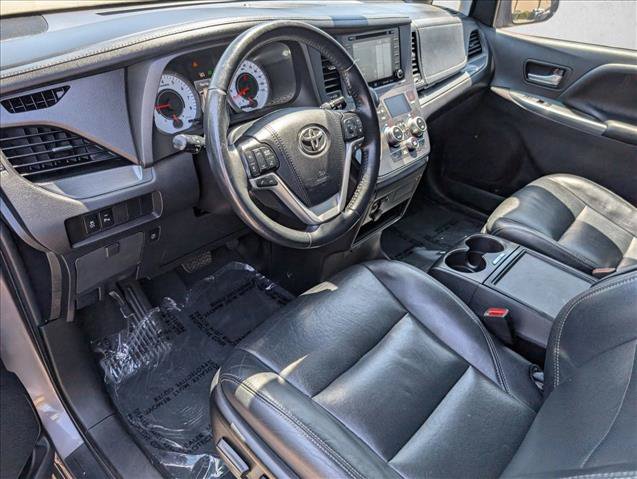 Used 2019 Toyota Sienna SE w/ SE Preferred Package FWD image 10