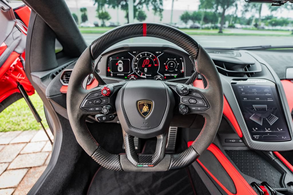 Used 2025 Lamborghini Revuelto AWD/4WD image 23