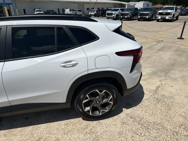 Used 2025 Chevrolet Trax LT w/ LT Convenience Package image 27