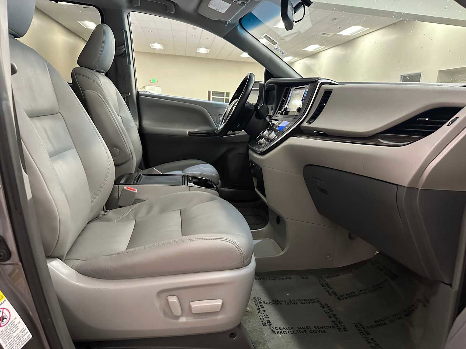 Used 2015 Toyota Sienna XLE w/ XLE Navigation Package image 27