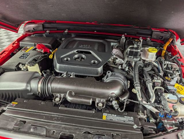 Used 2025 Jeep Wrangler Unlimited Sahara w/ Safety Group image 32