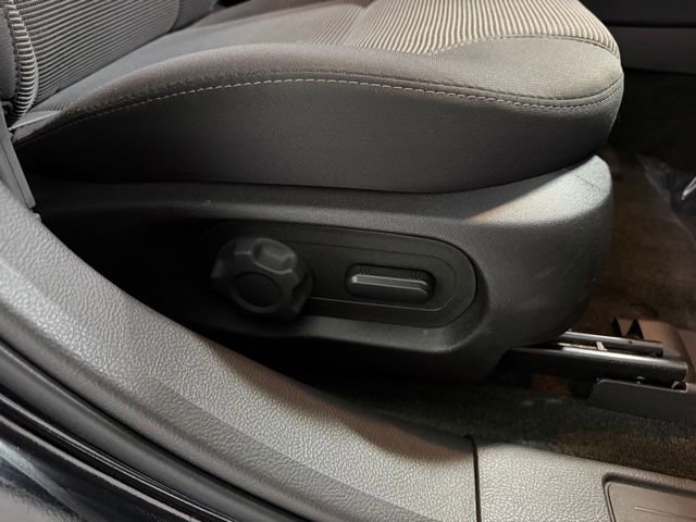 Used 2018 Ford Taurus SEL w/ Equipment Group 201A AWD/4WD image 22