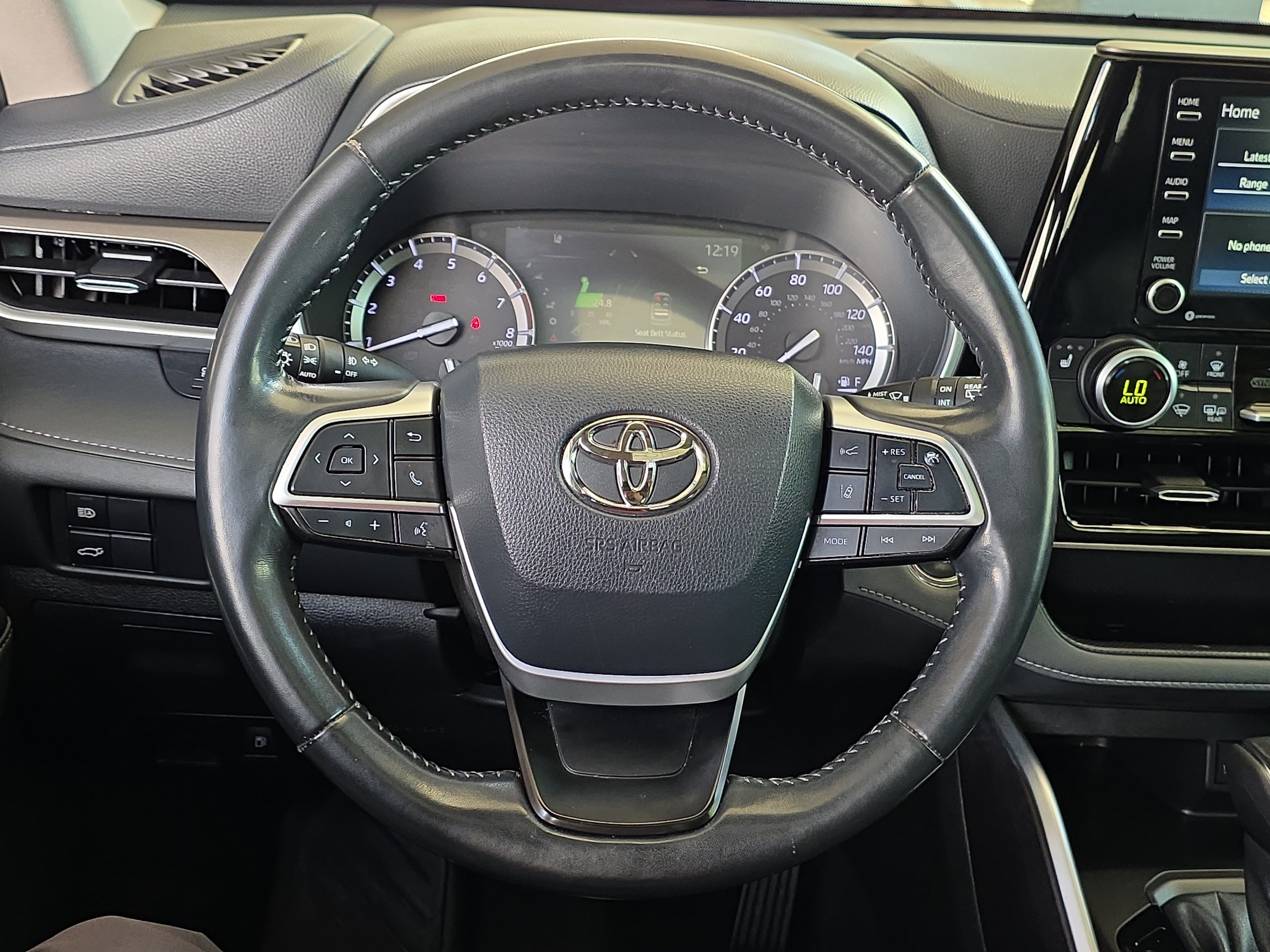 Used 2022 Toyota Highlander XLE FWD image 13