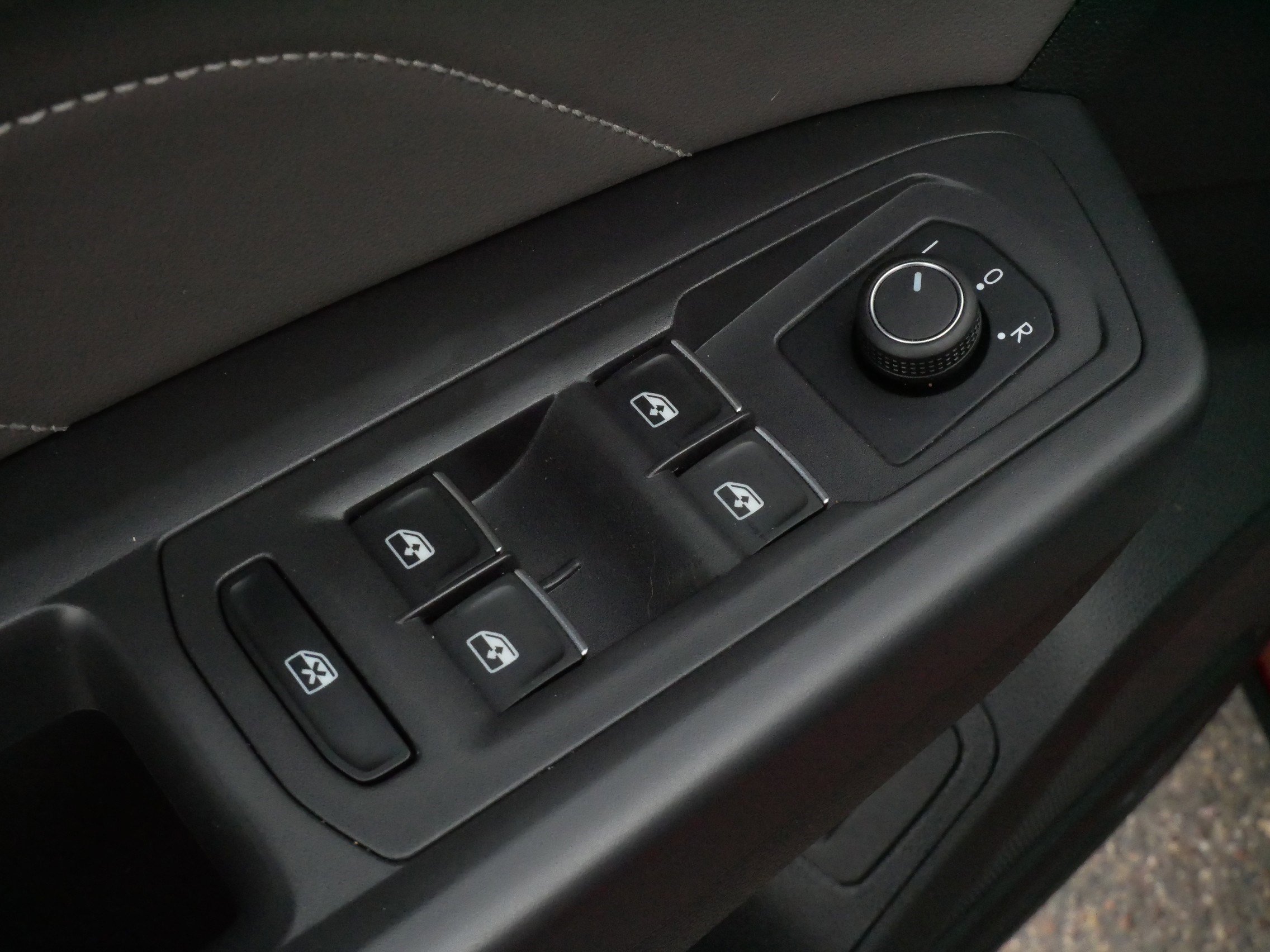 Certified 2023 Volkswagen Atlas SEL R-Line AWD/4WD image 19