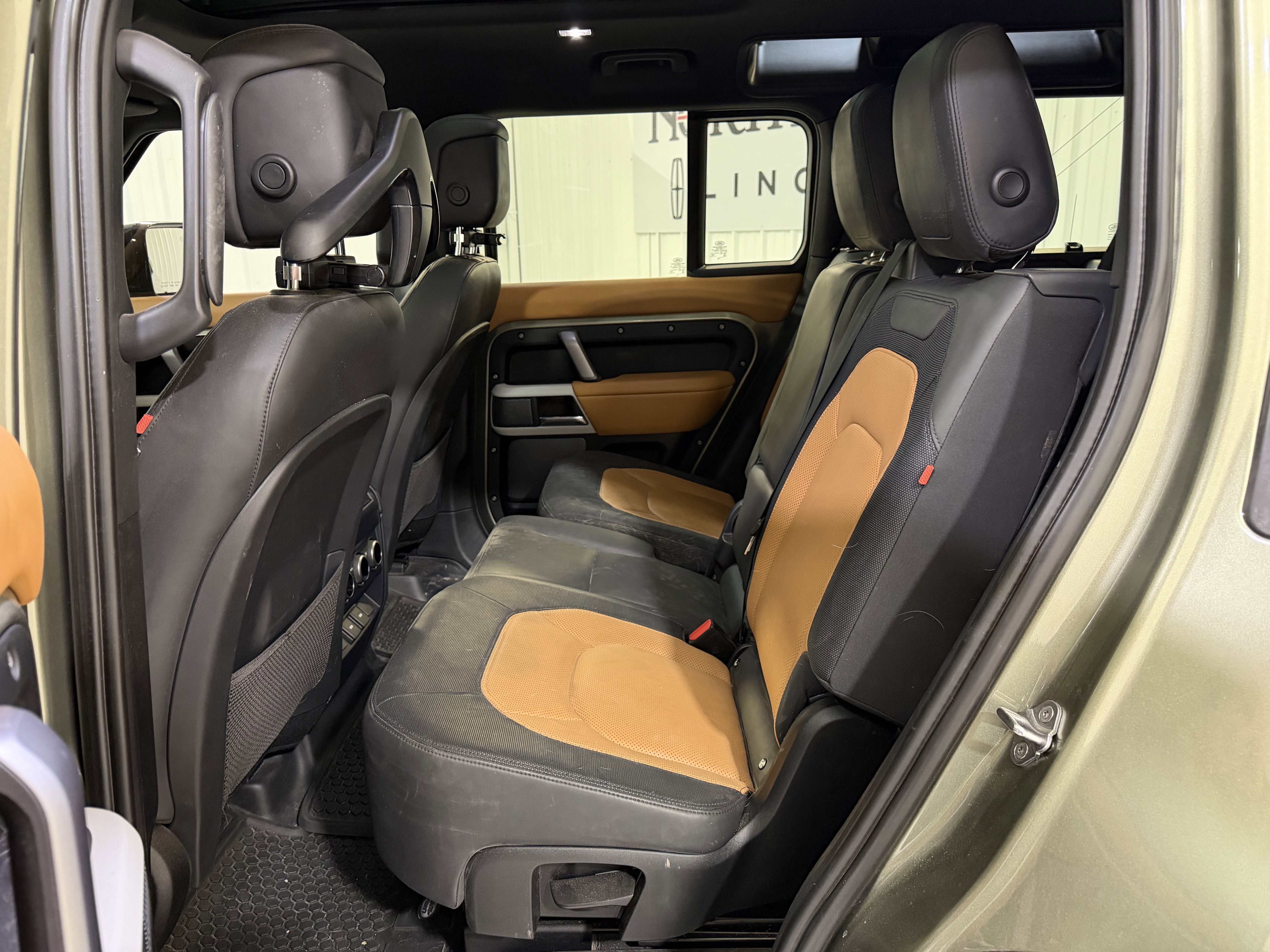 Used 2023 Land Rover Defender 110 X-Dynamic SE AWD/4WD image 12