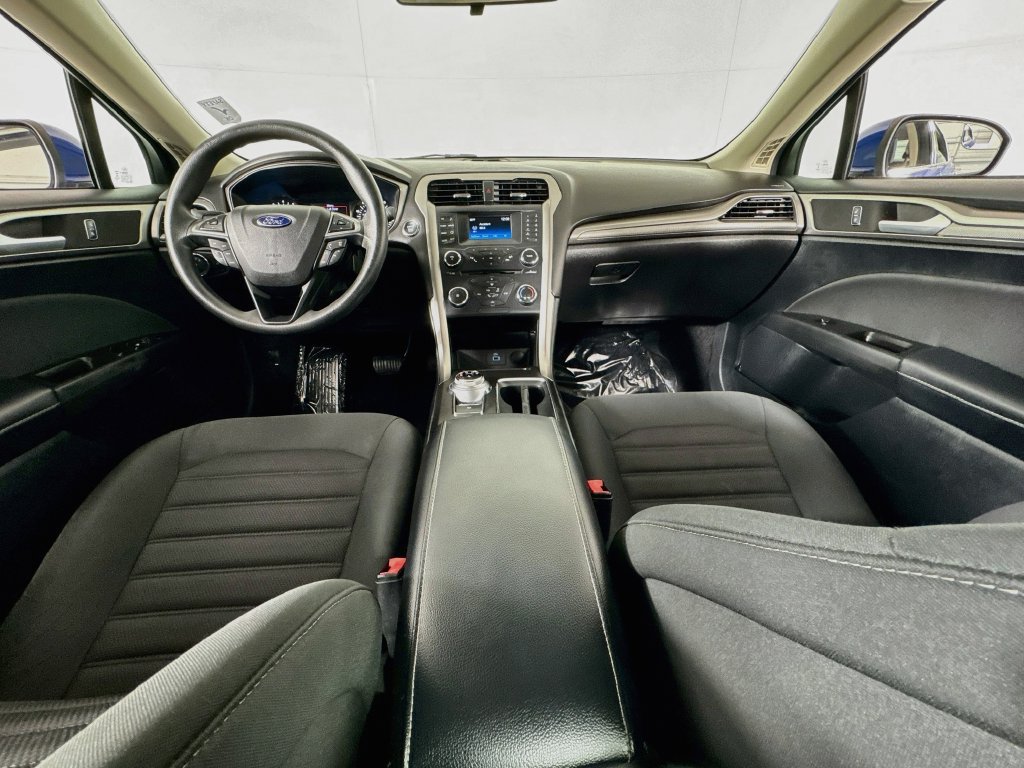 Used 2017 Ford Fusion SE FWD image 25