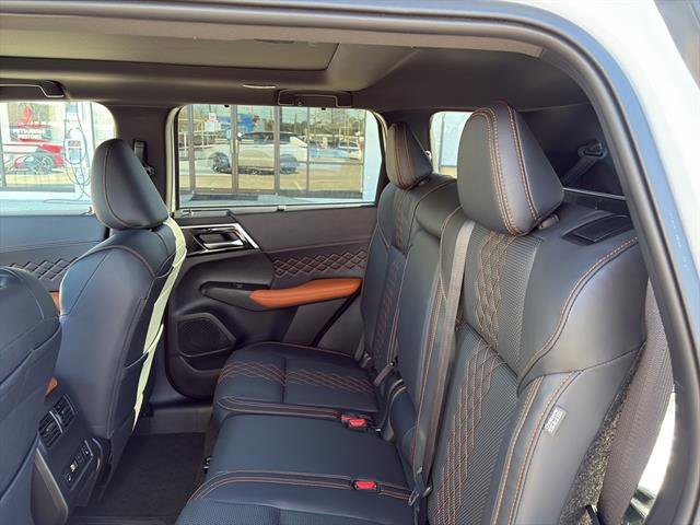 New 2025 Mitsubishi Outlander SEL image 15