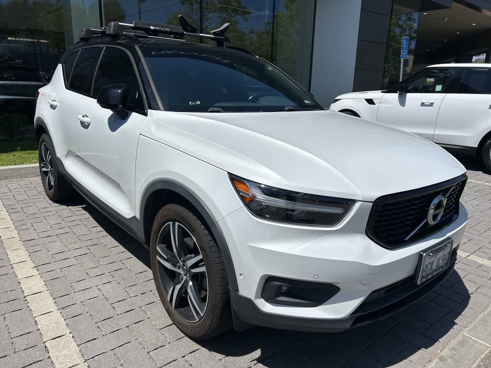 Used 2019 Volvo XC40 T4 R-Design FWD image 3