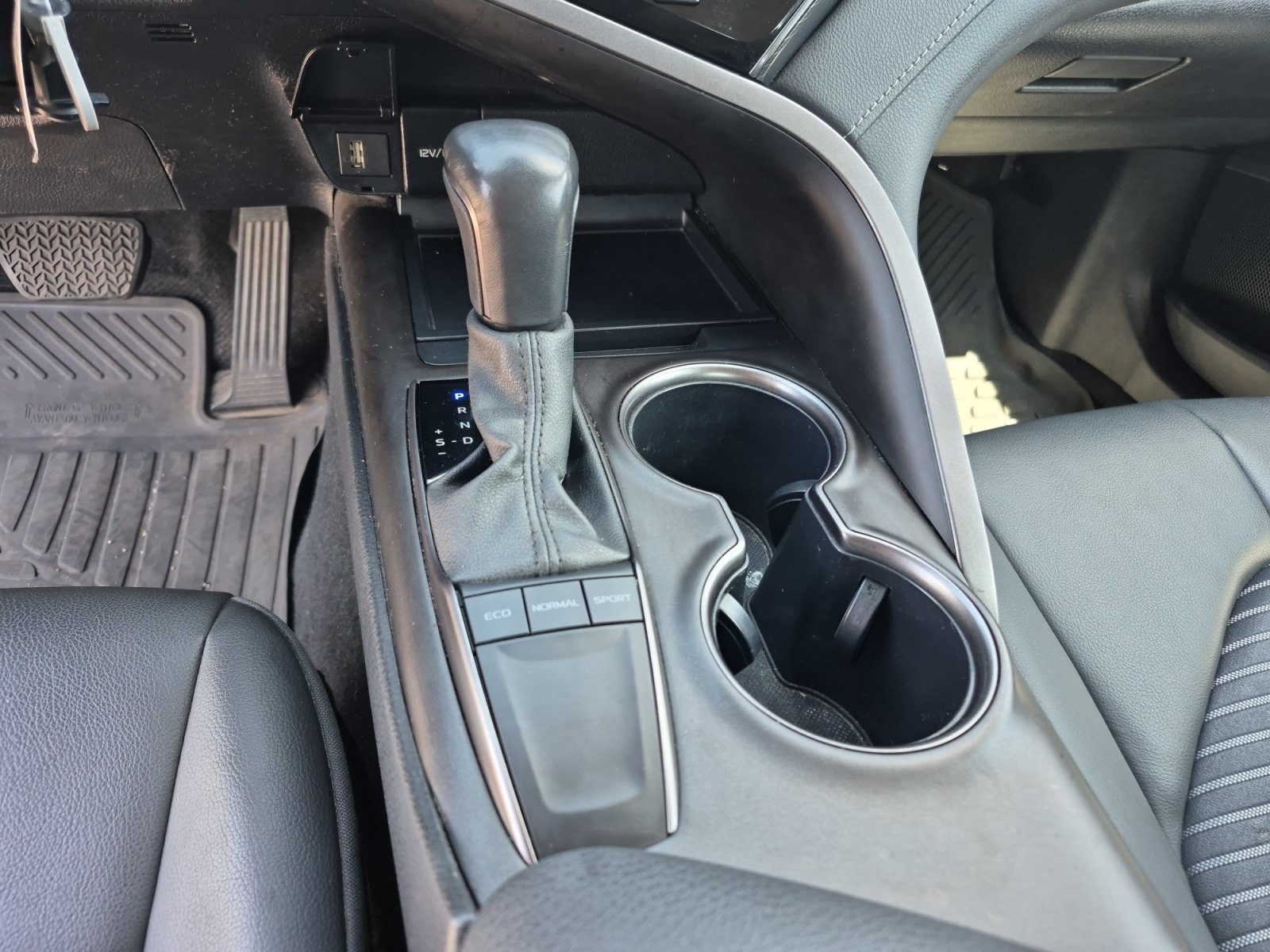 Used 2024 Toyota Camry SE FWD image 12