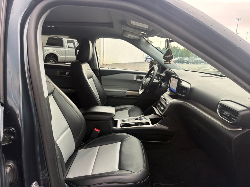 Used 2023 Ford Explorer XLT w/ Equipment Group 202A AWD/4WD image 42