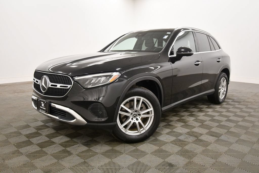 Used 2023 Mercedes-Benz GLC 300 4MATIC image 2