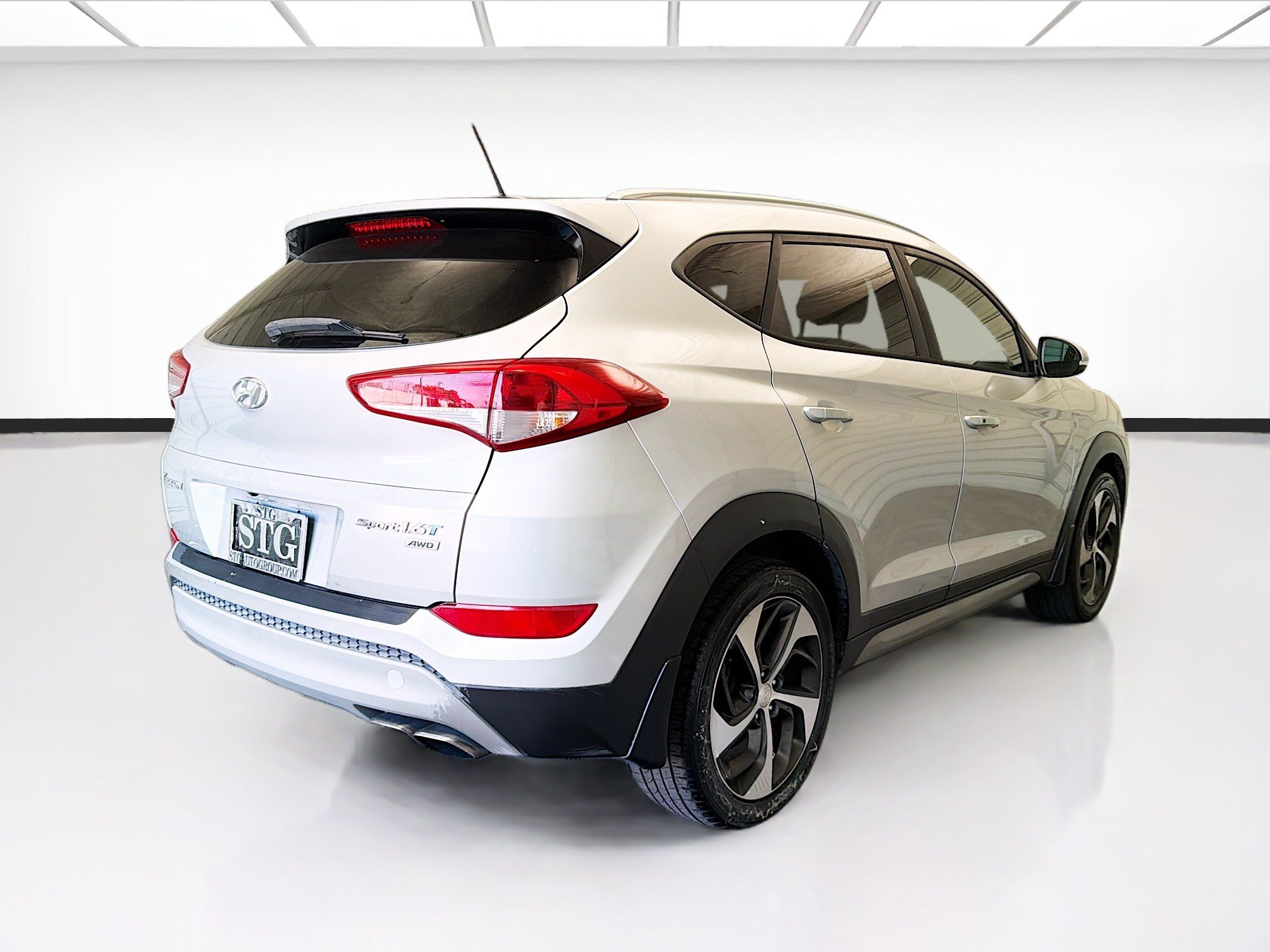 Used 2017 Hyundai Tucson Sport w/ Cargo Package AWD/4WD image 4