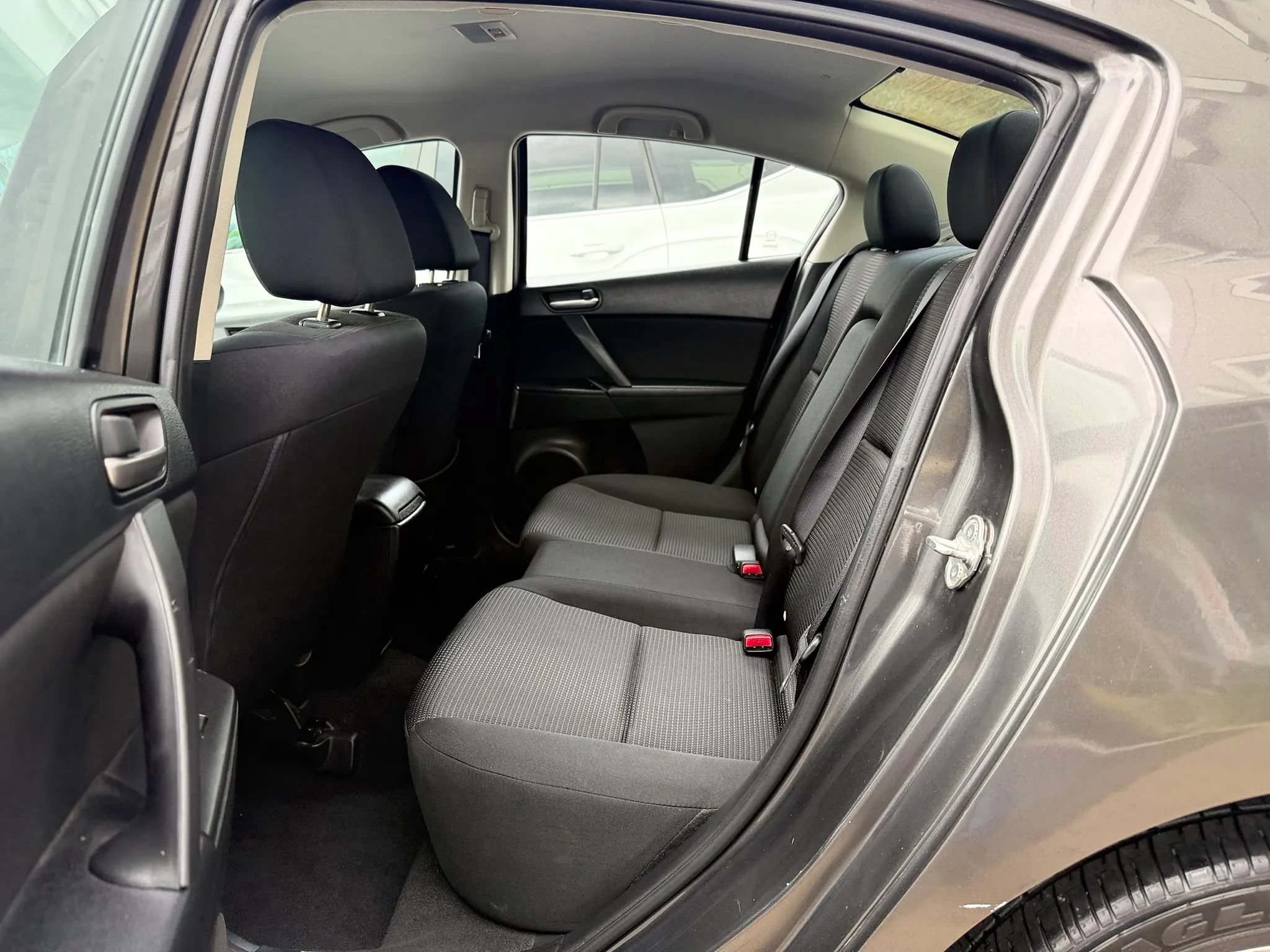 Used 2013 MAZDA MAZDA3 i Touring FWD image 27