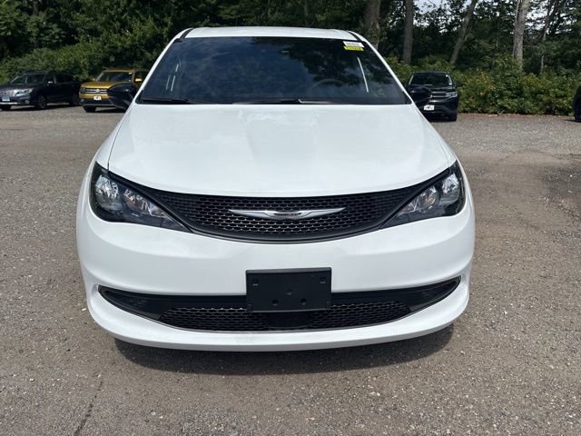 New 2026 Chrysler Voyager LX image 2