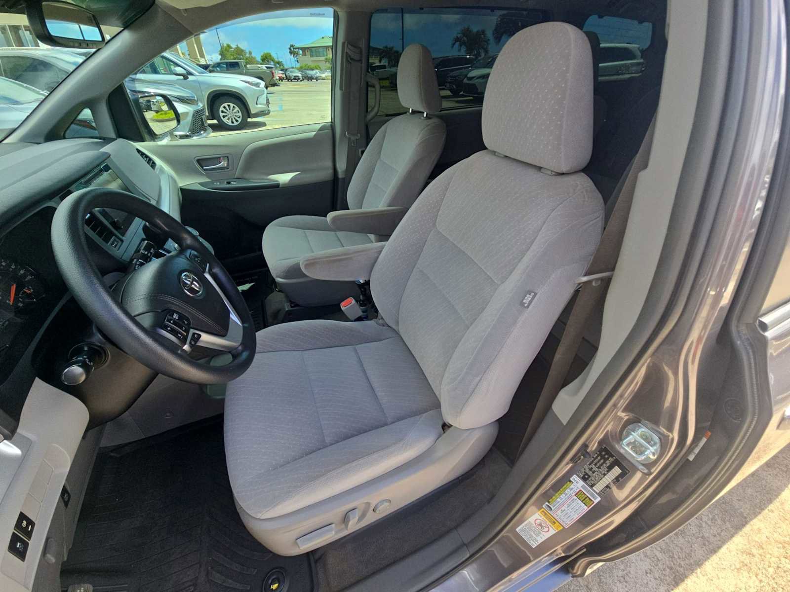 Used 2017 Toyota Sienna LE image 14