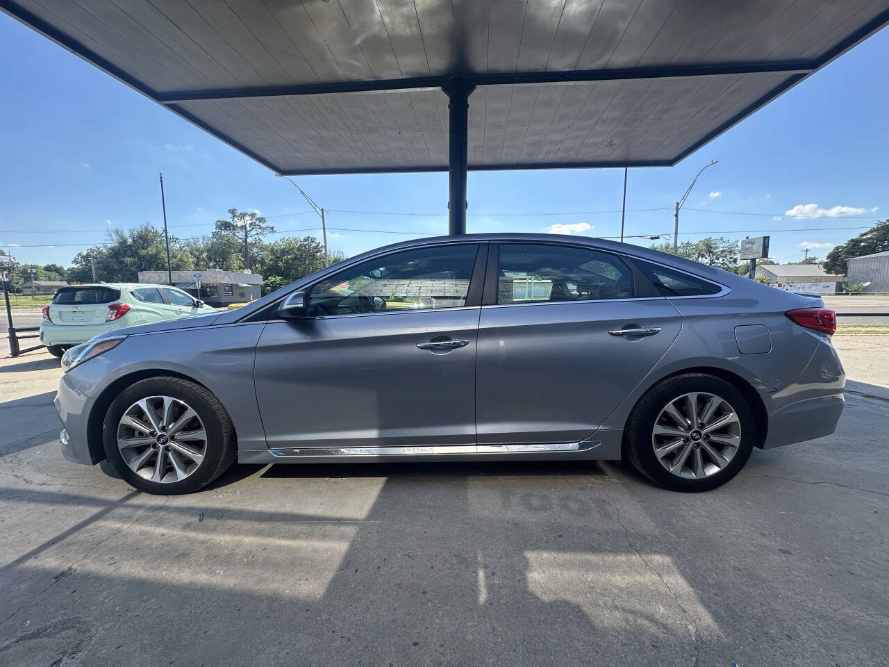 Used 2017 Hyundai Sonata Limited w/ Ultimate Package 04 FWD image 5