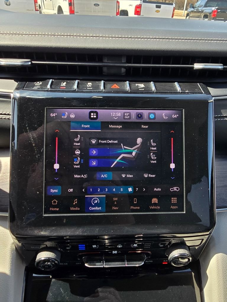 Used 2022 Jeep Grand Cherokee Overland w/ Luxury Tech Group IV image 24