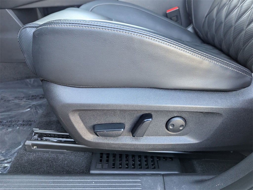 Certified 2025 Nissan Rogue Platinum w/ Platinum Premium Package image 12