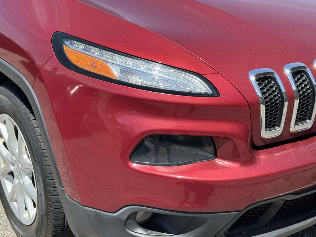 Used 2016 Jeep Cherokee Latitude AWD/4WD image 5