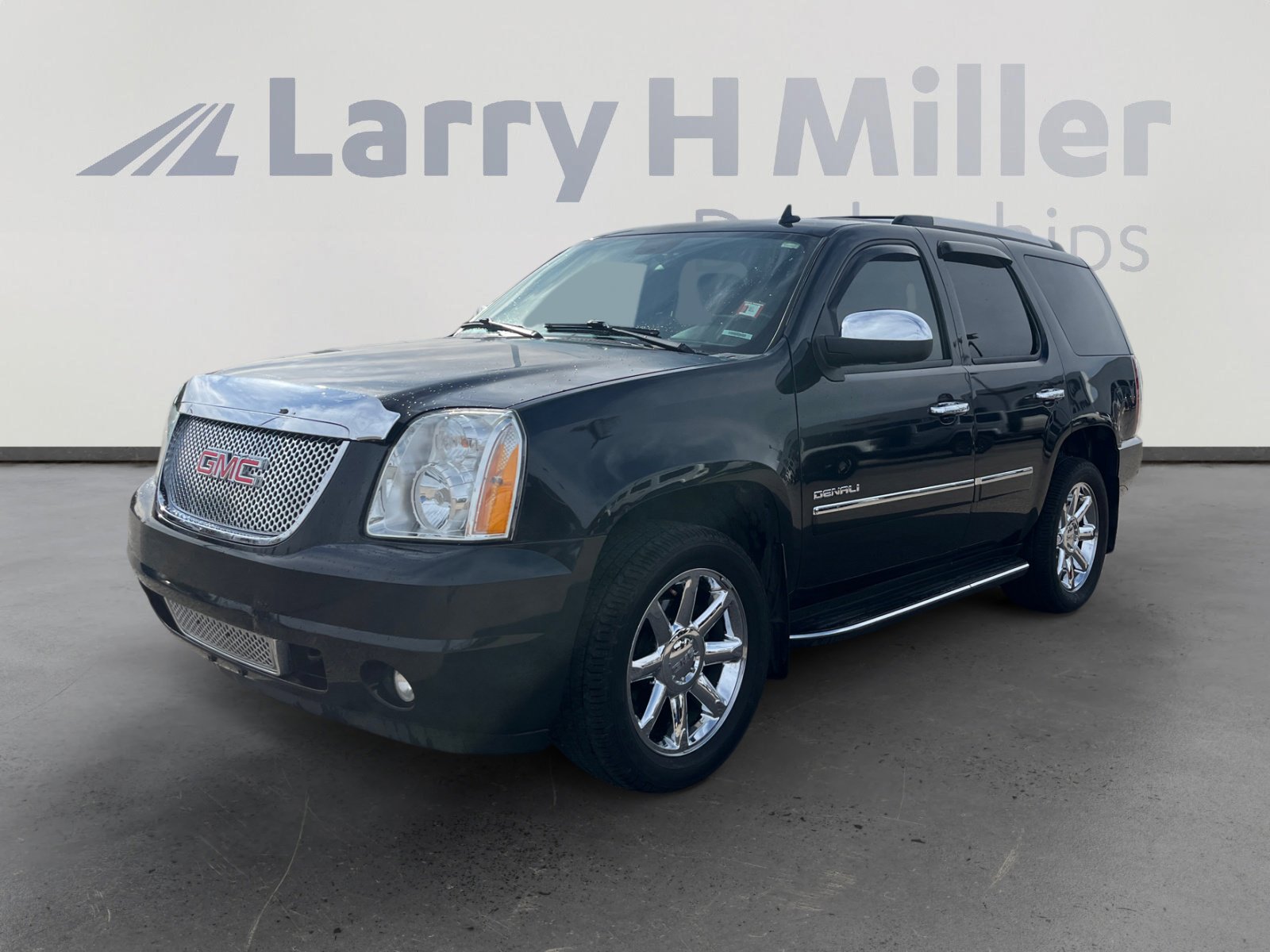 Used 2013 GMC Yukon Denali AWD/4WD image 1