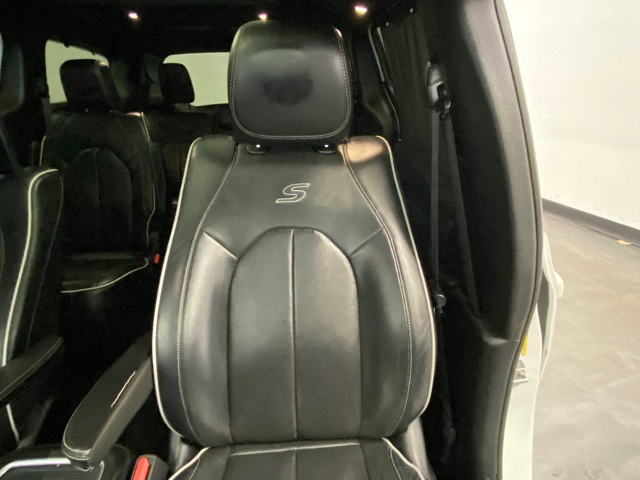 Used 2018 Chrysler Pacifica Limited w/ S Appearance Package FWD image 22