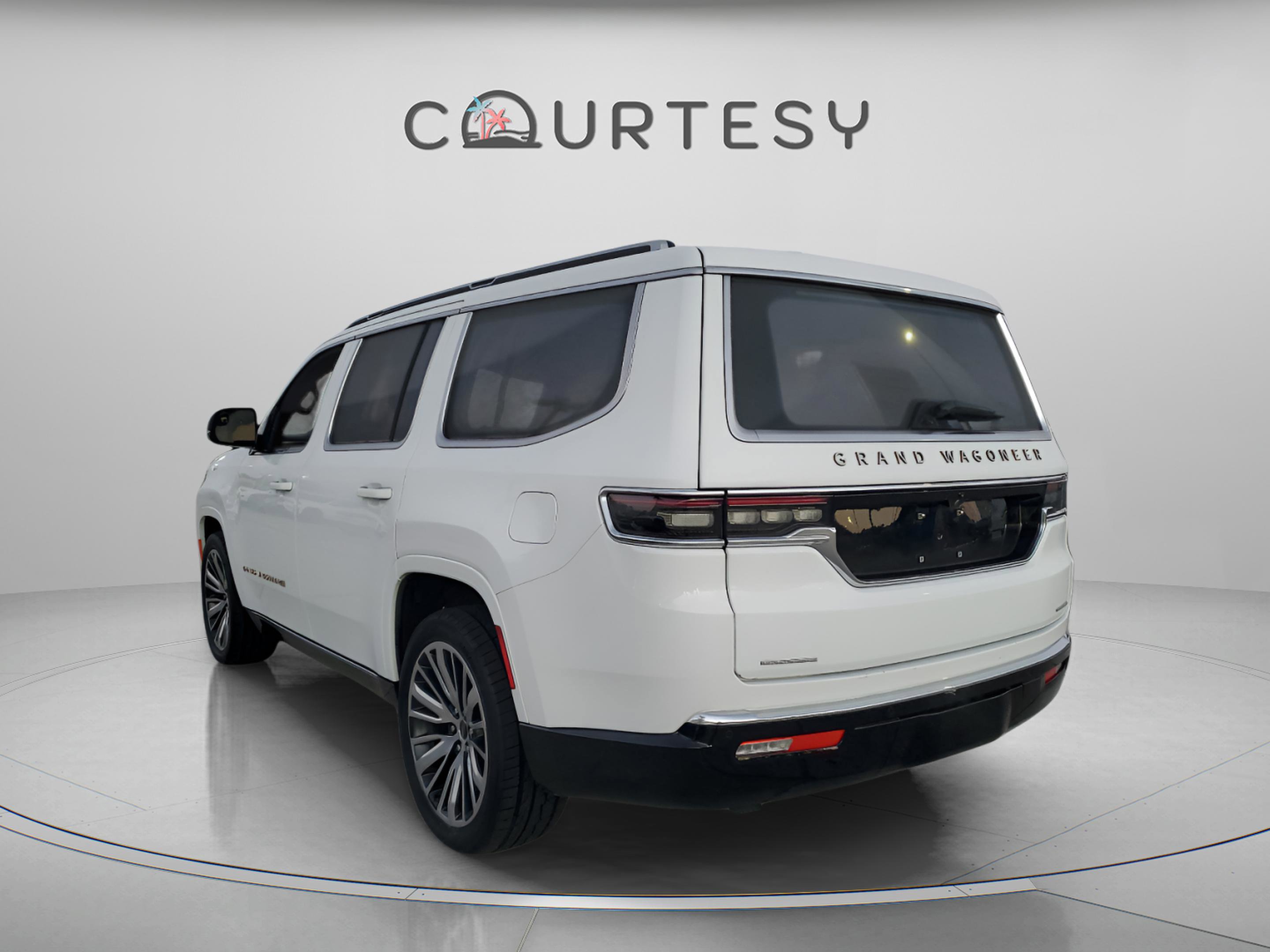 Used 2023 Jeep Grand Wagoneer Series III image 2