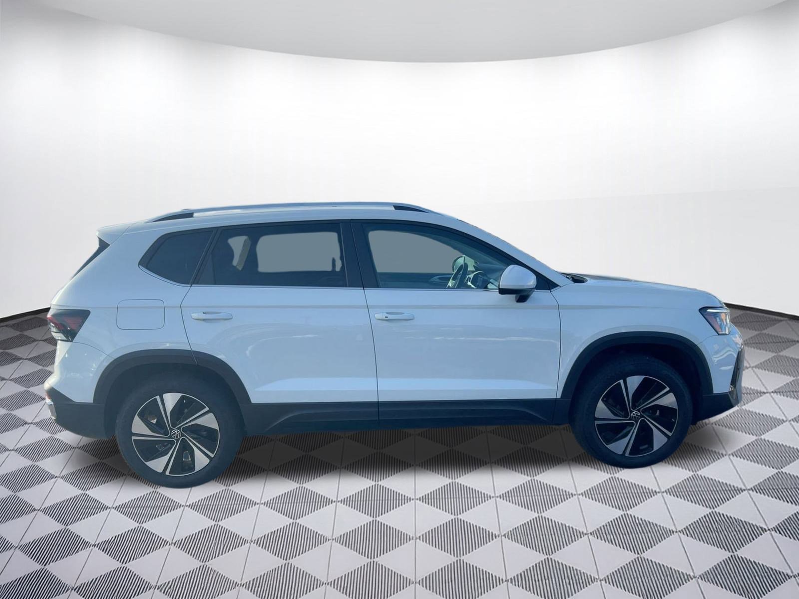 Certified 2025 Volkswagen Taos SE w/ Panoramic Sunroof Package AWD/4WD image 6