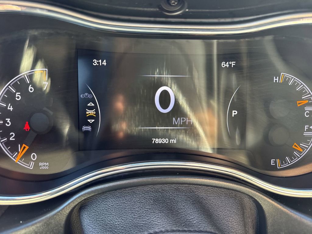 Used 2022 Jeep Grand Cherokee Laredo X image 15