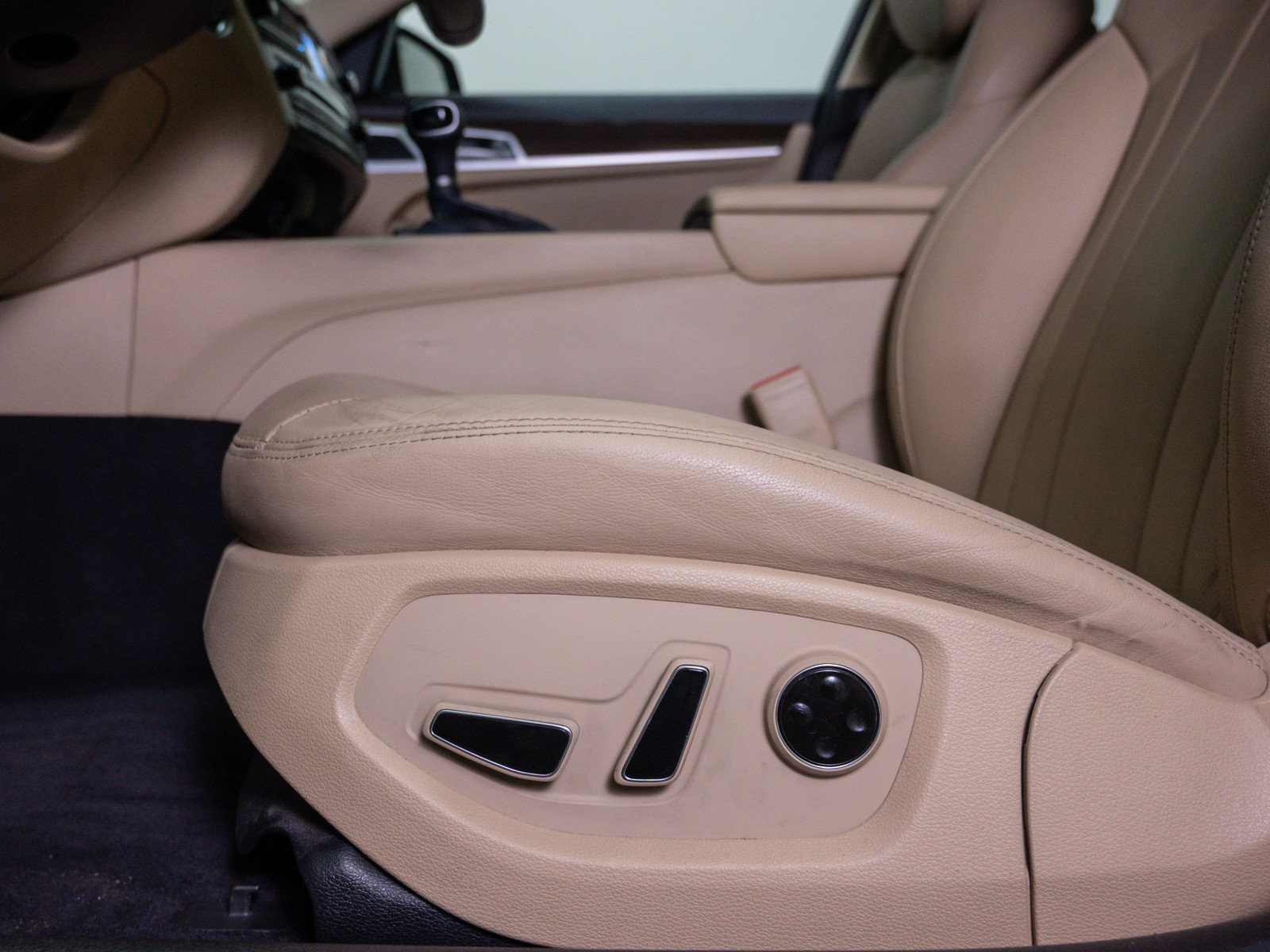 Used 2018 Genesis G80 3.8 RWD image 18