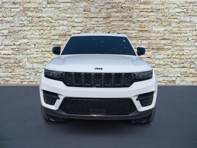 Used 2023 Jeep Grand Cherokee Altitude AWD/4WD image 3