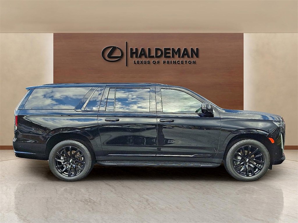 Used 2021 Cadillac Escalade ESV Sport w/ LPO, ONYX Package image 7