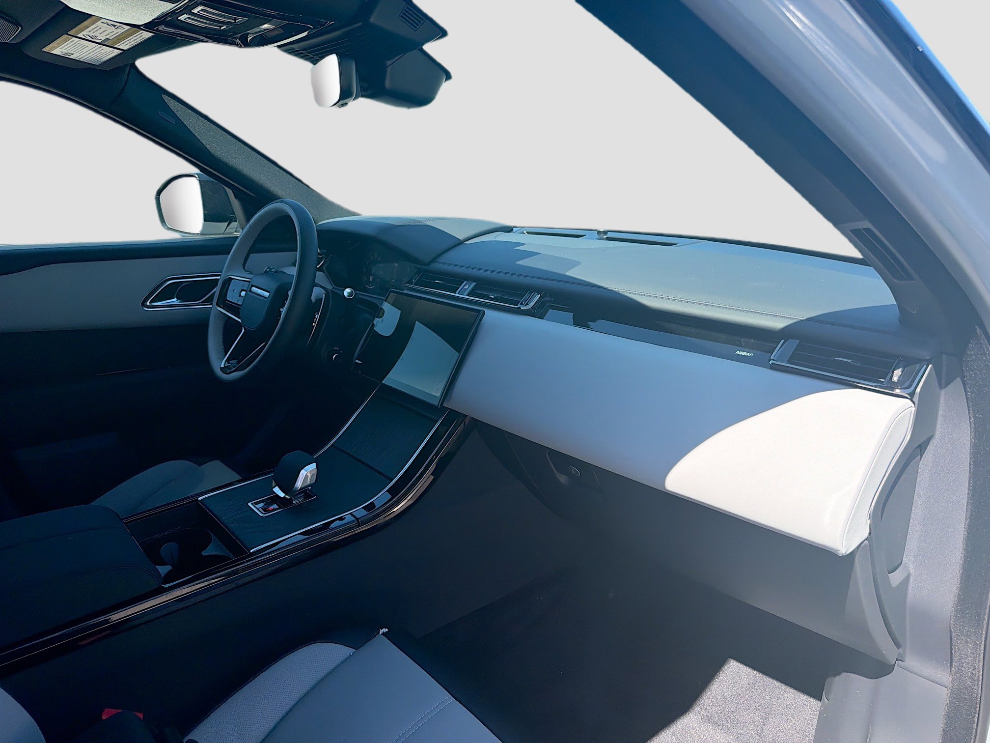 New 2026 Land Rover Range Rover Velar Dynamic SE image 14