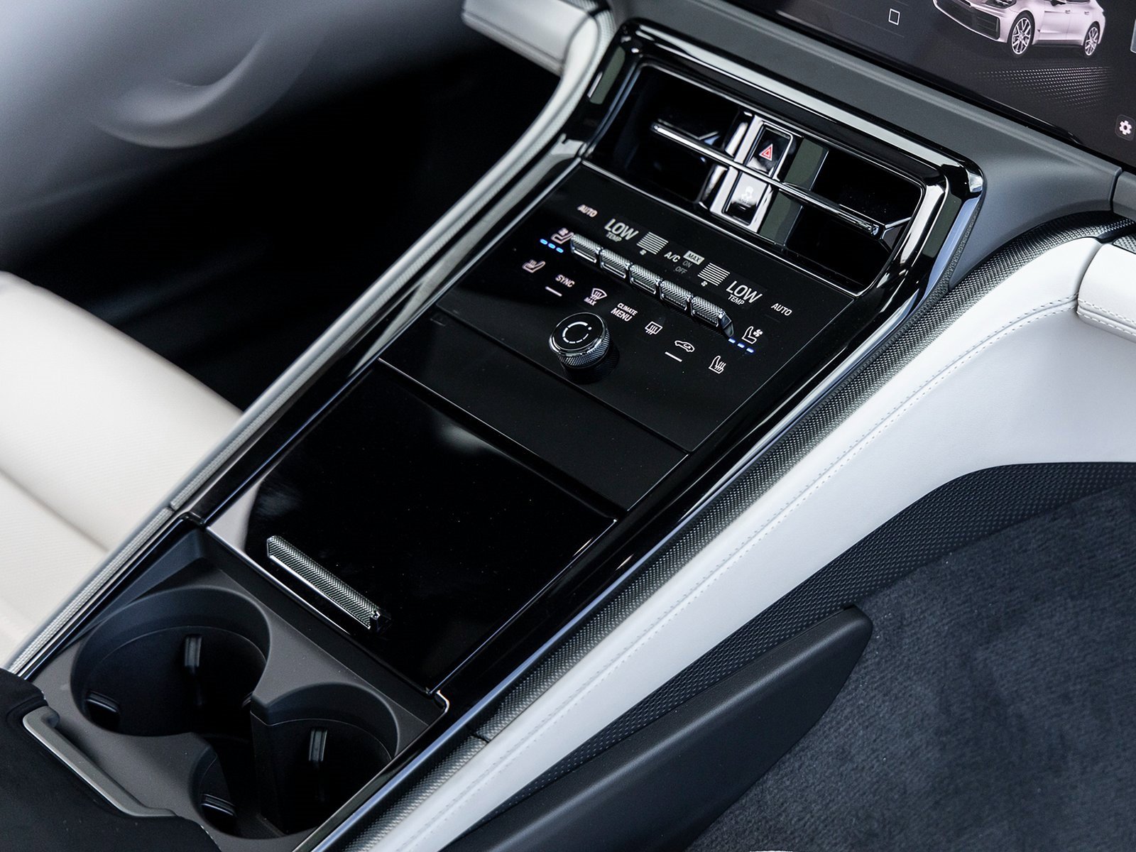 Certified 2025 Porsche Panamera 4 image 32