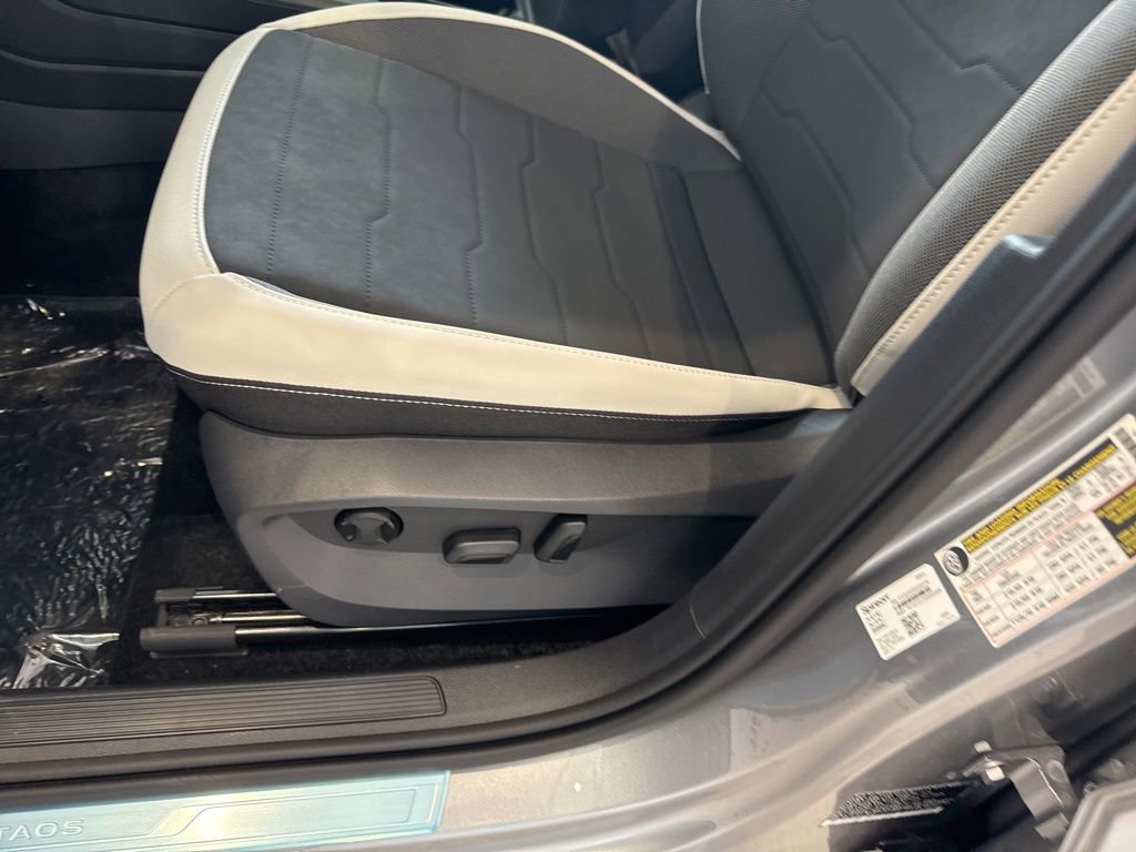 New 2025 Volkswagen Taos SE image 19