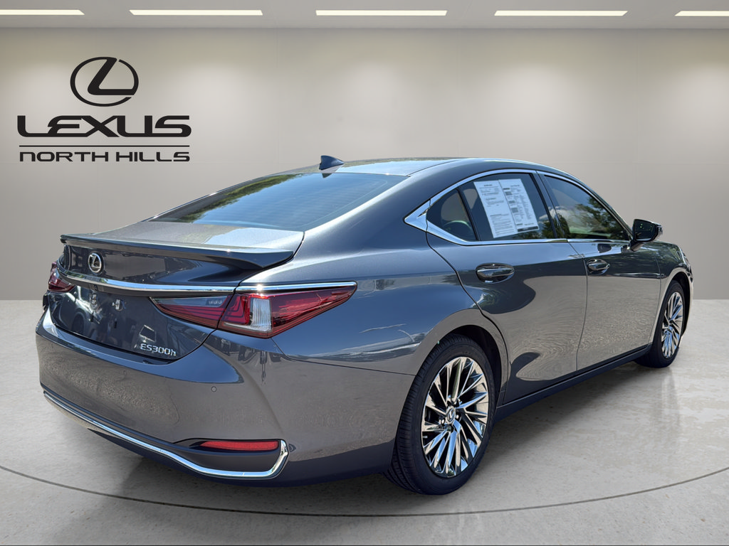 Used 2024 Lexus ES 300h w/ Technology Package FWD image 6