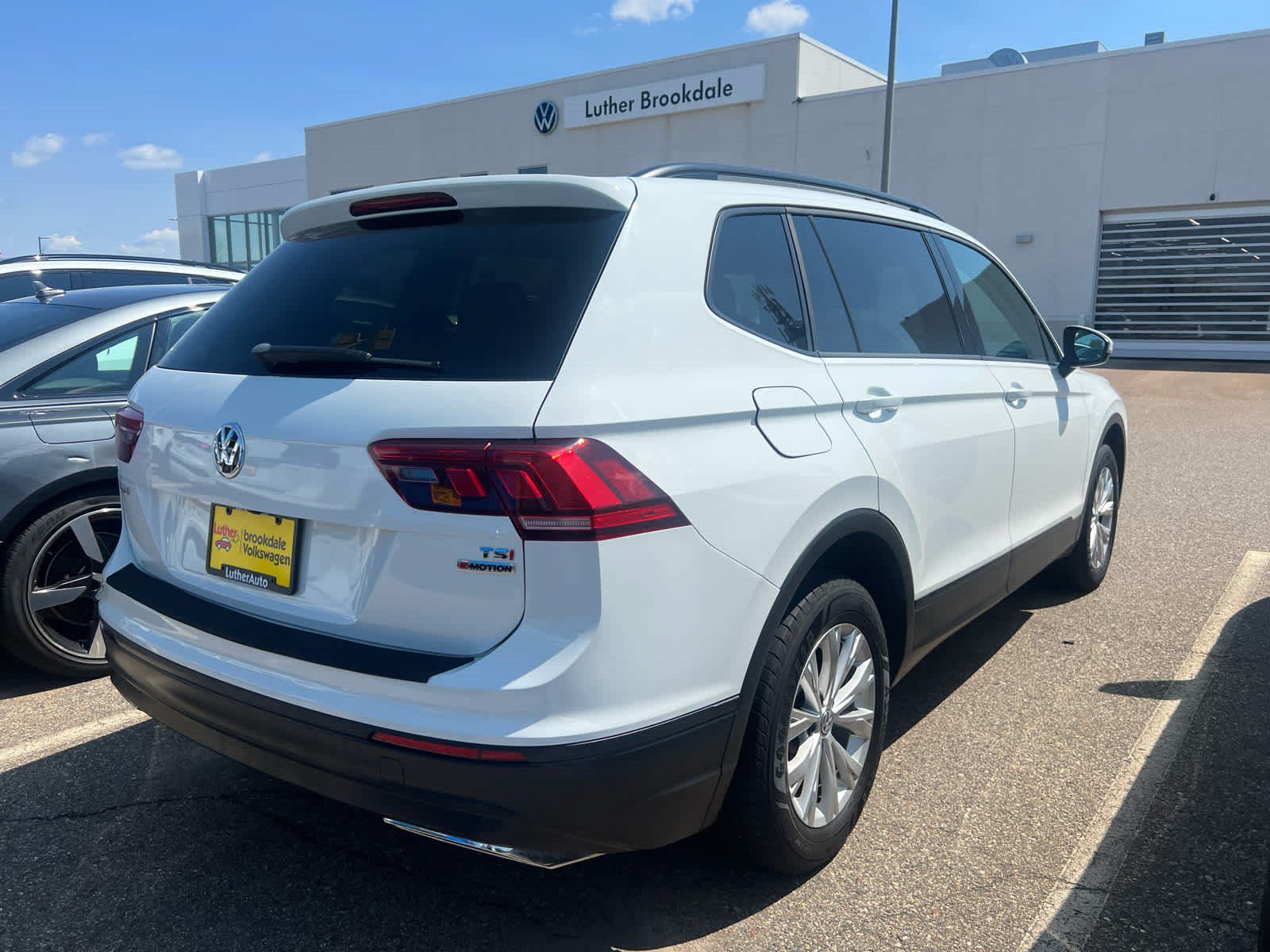 Used 2018 Volkswagen Tiguan S AWD/4WD image 3