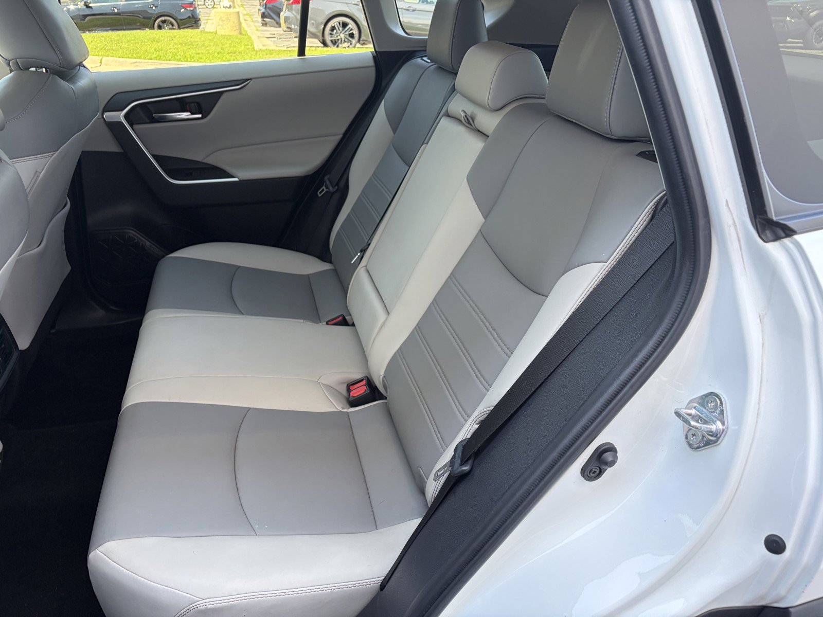 Used 2020 Toyota RAV4 XLE Premium AWD/4WD image 9